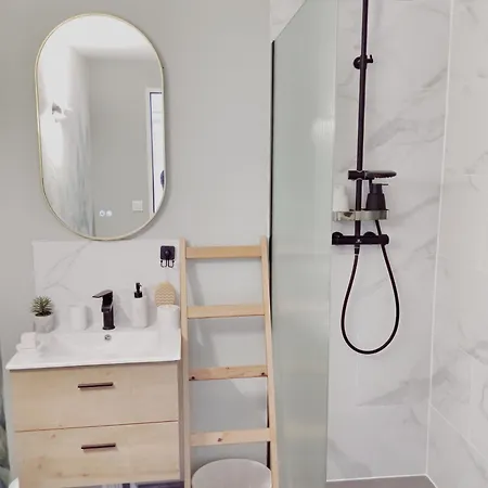 Csm Privées 1 2 Et 1 Avec Terrasse En Cœur De Entre Paris Et Reims 40 Mn Disneyland Paris Séjour chez l'habitant Charly-sur-Marne