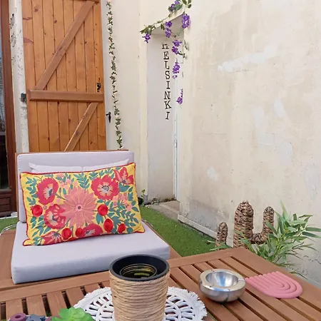 Csm Privee Avec Terrasse Et Privee 2 Jusqu'a 3 Et 1 A 8 Personnes