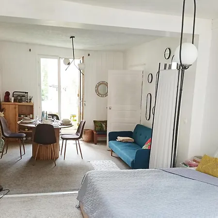 Csm Privee Avec Terrasse Et Privee 2 Jusqu'a 3 Et 1 A 8 Personnes