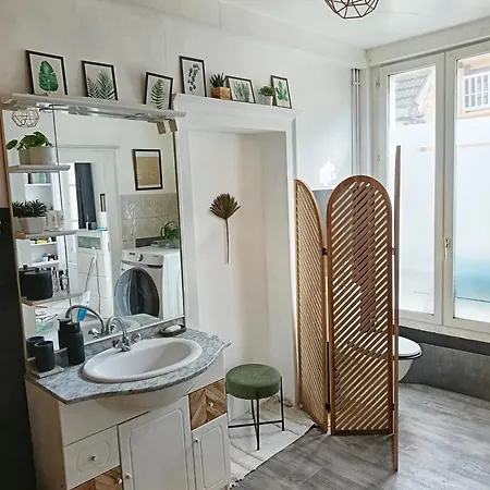 ホームステイ Csm Privee Avec Terrasse Et Privee 2 Jusqu'a 3 Et 1 A 8 Personnes *